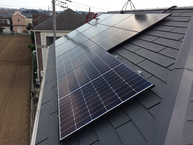 東京都調布市のカナディアンソーラー製CS6R-410MS ×8、CS6RB-270MS ×12の施工写真