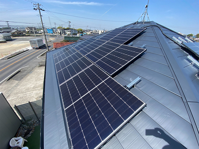 愛知県安城市のＱセルズ製Q.PEAK DUO M-G11 400 ×9、Q.PEAK DUO S-G11 265 ×3の施工写真