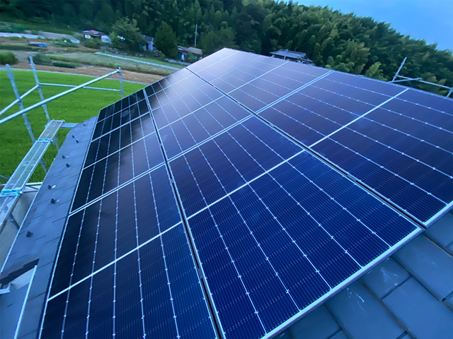 神奈川県小田原市のＱセルズ製Q.PEAK DUO M-G11 400 ×15の太陽光発電施工写真