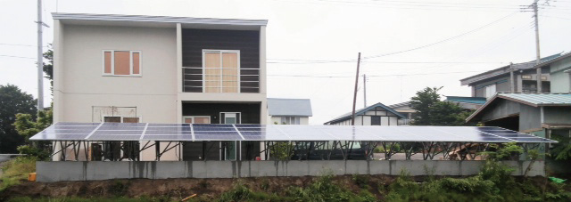 庭に設置した太陽光発電システム