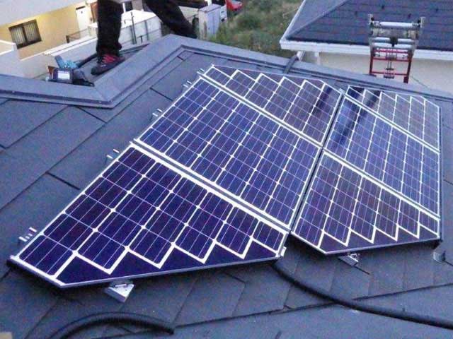 神奈川県厚木市のパナソニック製VBHN252WJ01×2枚 VBHN120WJ01×4枚 VBHN070WJ01L×2枚 VBHN070WJ01R×10枚の太陽光発電施工写真