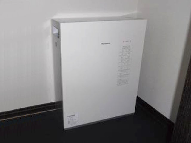 東京都武蔵村山市の パナソニック製LJB1156 リチウムイオン蓄電池5.6kWhの蓄電池施工写真