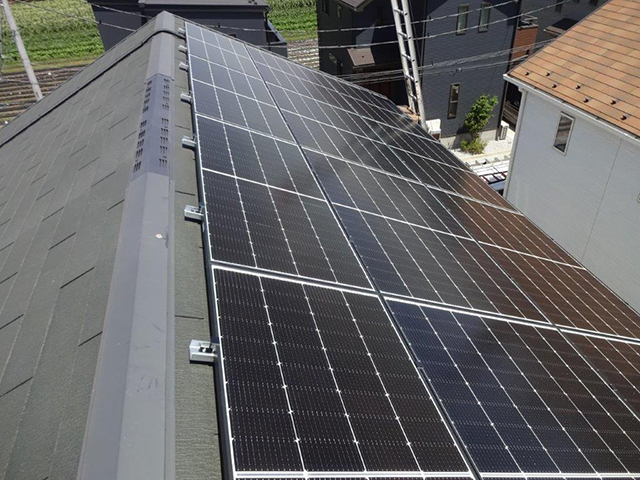 東京都小平市のＱセルズ製Q.PEAK DUO M-G11 400 ×8、Q.PEAK DUO S-G11 265 ×4の太陽光発電施工写真