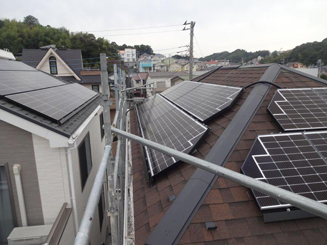 東京都町田市の長州産業製CS-223B81S ×15、CS-109B81S ×2、CS-109B81L ×7、CS-109B81R ×7の太陽光発電施工写真3