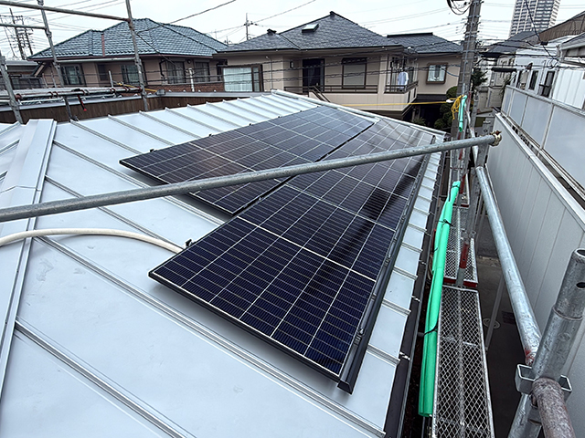 東京都足立区のカナディアンソーラー製CS6.2-48TM-465 ×13の施工写真