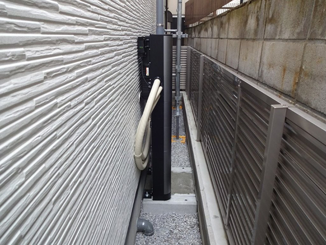 東京都足立区の カナディアンソーラー製B1-3G ×4の蓄電池施工写真