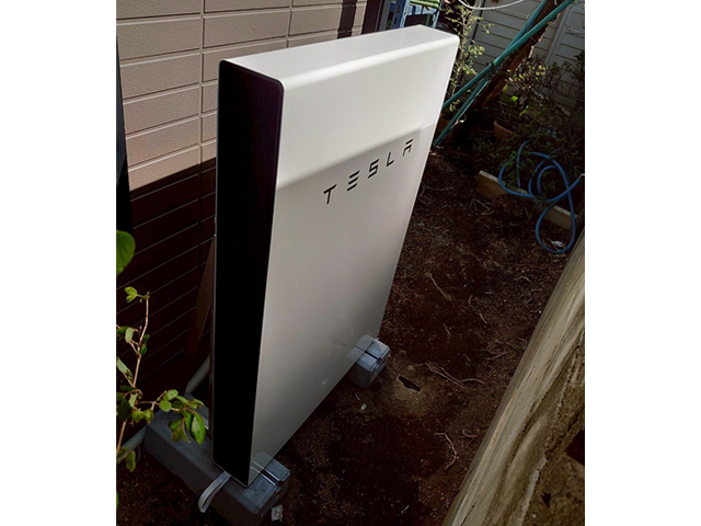 茨城県那珂郡の TESLA製3012170-04-Eの蓄電池施工写真
