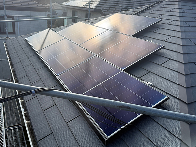 東京都八王子市のハンファジャパン製Re.RISE-NBC 440 ×3、Re.RISE-NBC MS290 ×15の太陽光発電施工写真3