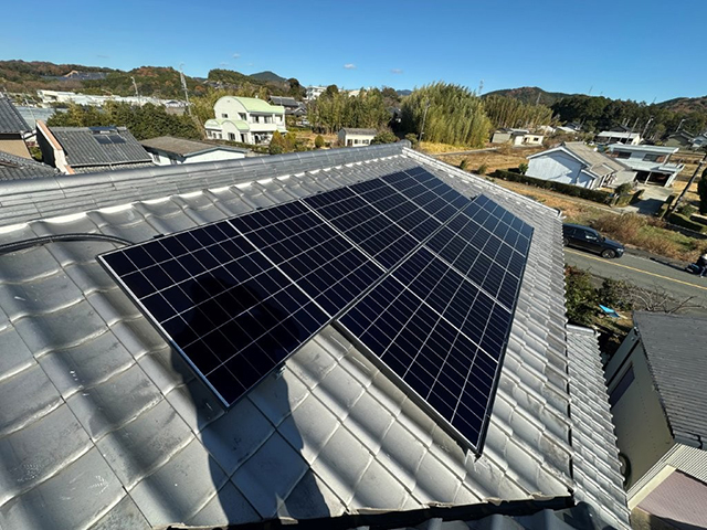 愛知県豊川市のハンファジャパン製Re.RISE-NBC 440 ×11、Re.RISE-NBC MS290 ×3の太陽光発電施工写真3