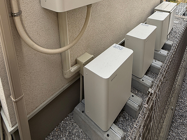 東京都稲城市の 京セラ製LBS-0550 ×3の蓄電池施工写真