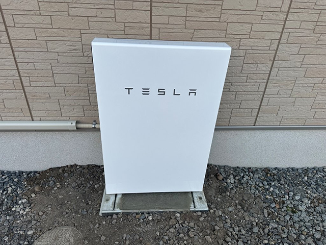 長野県佐久市の TESLA製3012170-14-Eの蓄電池施工写真