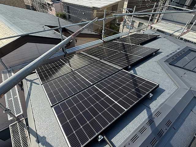 神奈川県横浜市のハンファジャパン製CS-364B91 ×3、CS-243B91 ×3、CS-238B91AG ×2、CS-118B91SAG ×1の太陽光発電施工写真