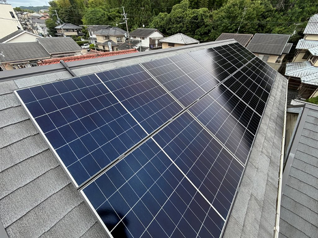 京都府京都市のハンファジャパン製Re.RISE-NBC 440 ×10、Re.RISE-NBC AG270 ×10の太陽光発電施工写真
