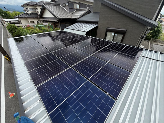三重県いなべ市のハンファジャパン製Re.RISE-NBC 440 ×20の太陽光発電施工写真